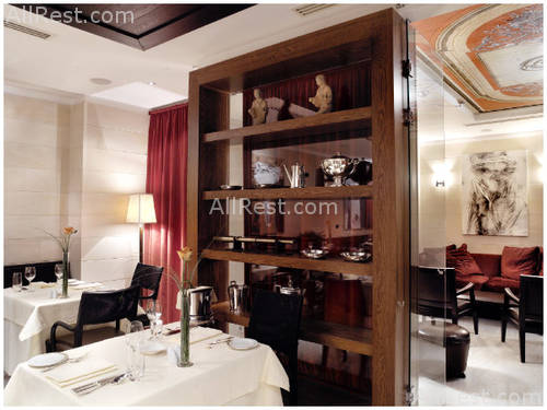 Eridanus Hotel 42